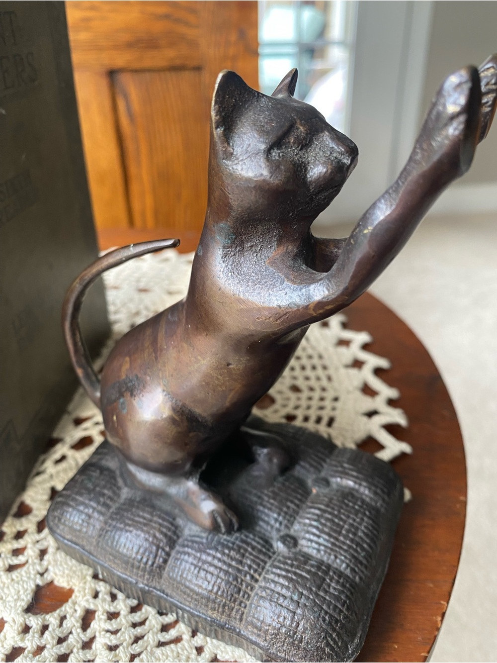 Antique Brass Playful Cat Bookend - Decorative Bronze Cat Sculpture EUC - Picture 12 of 14